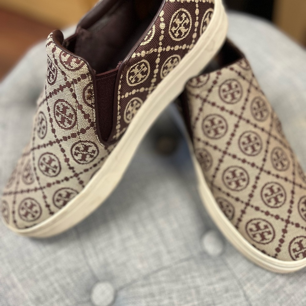 Women’s Size 11 Tory Burch Monogram T Loafers - lightly worn
